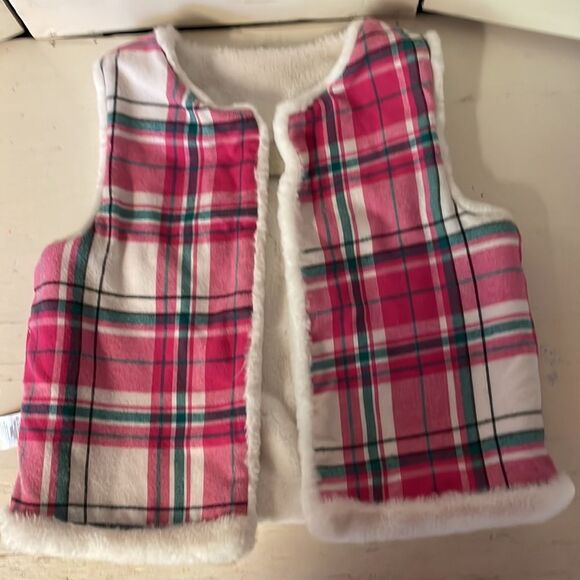 Girl’s 10/12 Cynthia Rowley reversible fuzzy soft white vest w/pink plaid lining - Picture 9 of 10